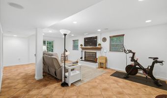 8906 TRANSUE Dr, Bethesda, MD 20817