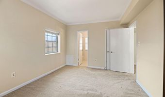 1817 N QUEENS Ln 2-161, Arlington, VA 22201