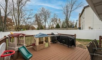 704 Woodrun Dr, Ballwin, MO 63021