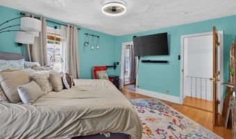 48 6th St, Bangor, ME 04401