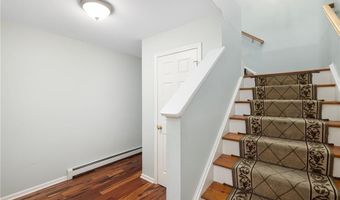 231 Maple Ave 204, Newport, RI 02840