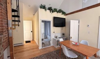 25 Marsh St, Newport, RI 02840