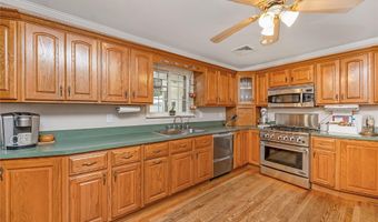 142 Cedar St, Amityville, NY 11701