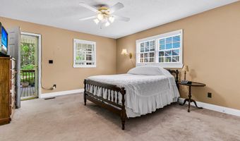 107 Jacks Ln, Bonneau, SC 29431