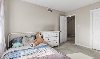 11 WELLINGTON W Dr, Hockessin, DE 19707