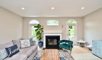 6915 ROLLING CREEK Way, Alexandria, VA 22315