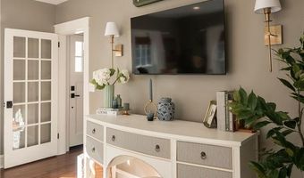 26 Vernon Ave, Newport, RI 02840