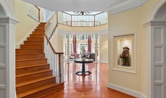 8301 FOX HAVEN Dr, McLean, VA 22102