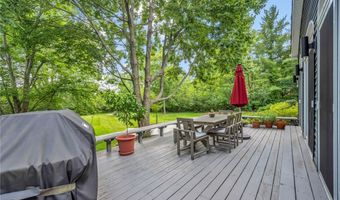 561 Willard Rd, Aurora, OH 44202