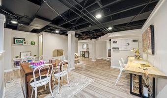 11005 Park Rd, Anchorage, KY 40223