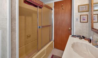 78 Nautilus St, Beachwood, NJ 08722
