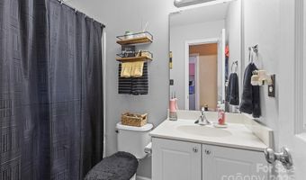 7123 Wandering Creek Dr, Charlotte, NC 28216