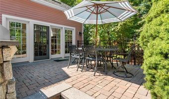 14 Bourget Ct, North Smithfield, RI 02896