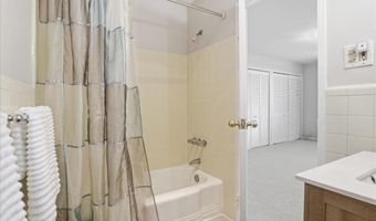 6641 WAKEFIELD Dr 703, Alexandria, VA 22307