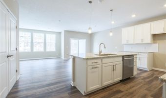 975-4 Memory Ln, Aurora, OH 44202