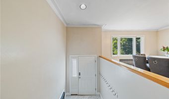 8 Dunn Rd, Airmont, NY 10952