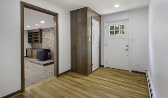 31 Roslyn Dr, Cheshire, CT 06410