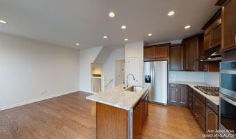2708 S Spurway Dr, Ann Arbor, MI 48105