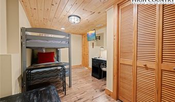49 Dandelion Ln, Banner Elk, NC 28604