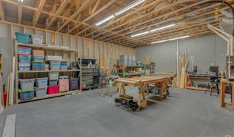 8244 SW Indian Hills Rd, Auburn, KS 66402