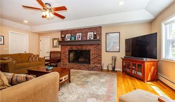 65 Walnut Dr, East Greenwich, RI 02818