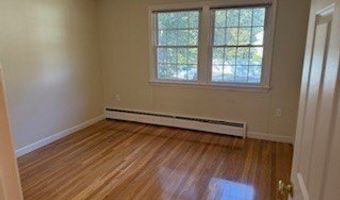 27 Lincoln Cir W 27, Andover, MA 01810