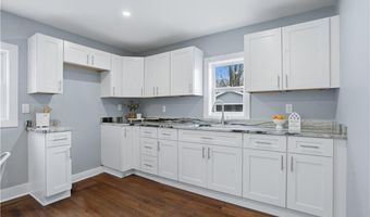 188 Greene Ln, Middletown, RI 02842