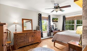 21 Bowling Green Ln, Belfast, ME 04915