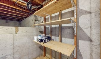 1291 White Chapel Ln, Algonquin, IL 60102