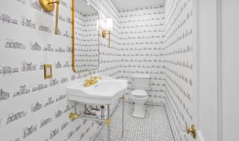 322 E CAPITOL St NE, Washington, DC 20003