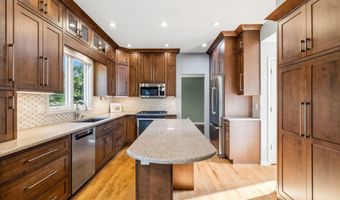 4002 Edgewater Dr, Ames, IA 50010