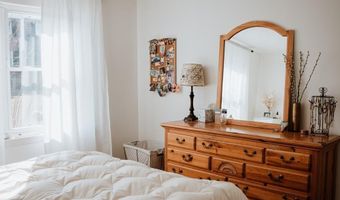 70 Carroll Ave 405, Newport, RI 02840