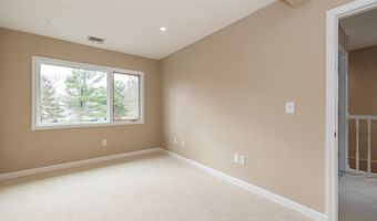 39 Neillian St 39, Bedford, MA 01730