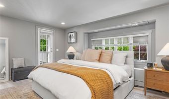 7 Florence Ave, Newport, RI 02840