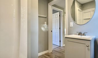 29 Fordway St, Derry, NH 03038