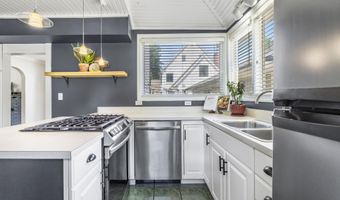 902 Midway Dr, Auburn, IN 46706