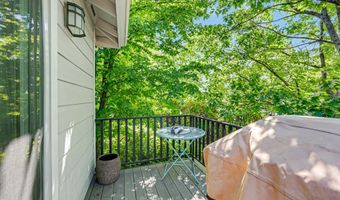 2214 McCall Dr, Ashland, OR 97520