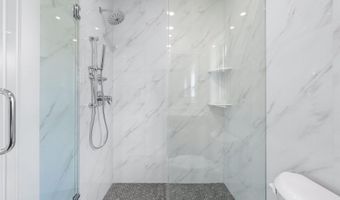 88 W 20TH St 1, Bayonne, NJ 07002