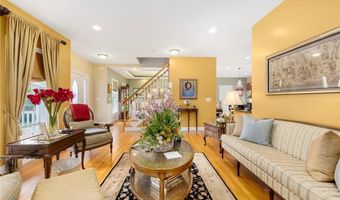 10 Honey Lou Ct, Cranston, RI 02921
