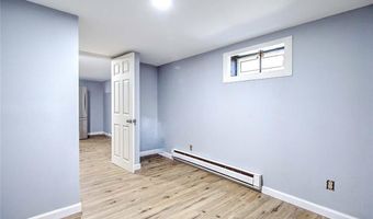 8 Ashby St, Johnston, RI 02919