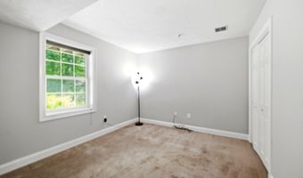 24 Greenleaves Dr 413, Amherst, MA 01002