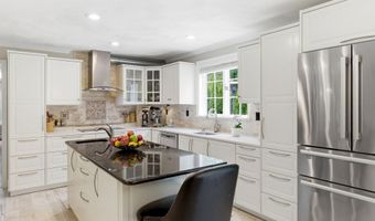 4 Hunters Rd, Bedford, NH 03110