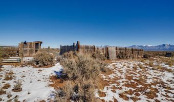 18 Outlander Dr, Carson, NM 87517