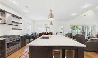 616 2nd St, Bentonville, AR 72712