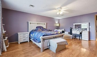 8008 NW 27 St, Bethany, OK 73008