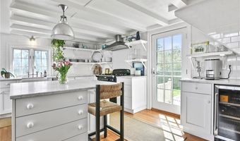 397 Gibbs Ave Ch, Newport, RI 02840