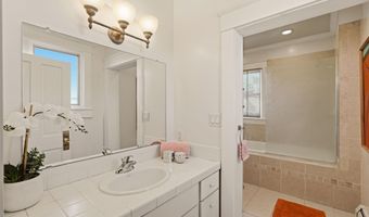 412 11th St NW, Albuquerque, NM 87102