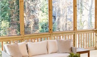 806 Moonlit Ln NW, Acworth, GA 30102