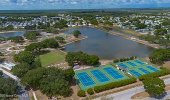 333 Loquat Dr, Barefoot Bay, FL 32976