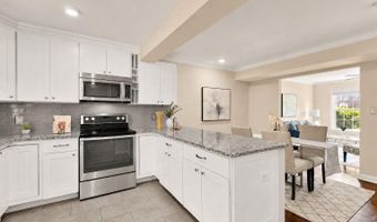 8221 DOCTOR CRAIK Ct, Alexandria, VA 22306